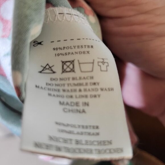 Larace V Neck Sharkbite Christmas shirt 4x PLUs - Picture 4 of 4